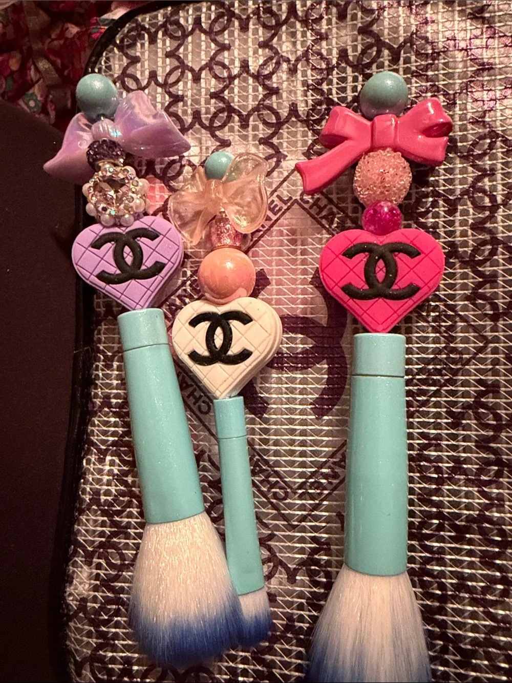 Pen/pencil or makeup brush holder along with brushes and pen and cosmetic case